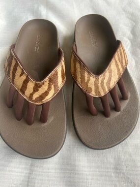 Brown Zebra-Print Toe-Loop Sandals by OluKai - Women's